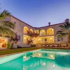 https://villa-fora-hotel-alacati.aegeanhotels.net